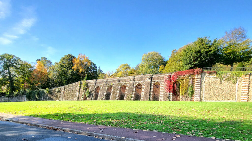 ramparts du parc des grottes juvisy sur orge a proximite de paris orly