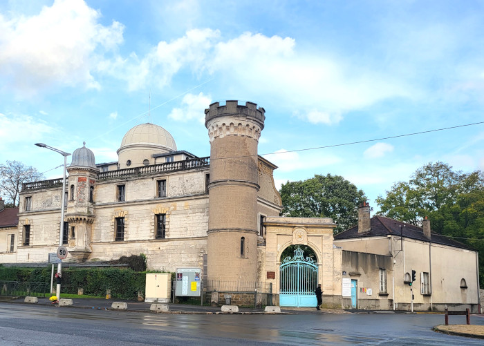 musee flammarion vu depuis la nationale 7