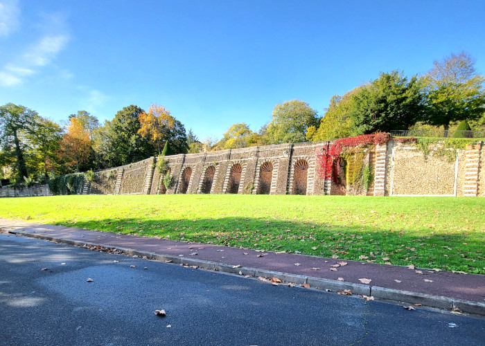 ramparts du parc des grottes monument historique